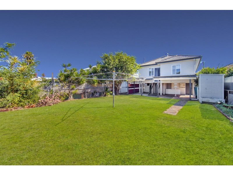 10 Hawthorne Street, Woody Point QLD 4019