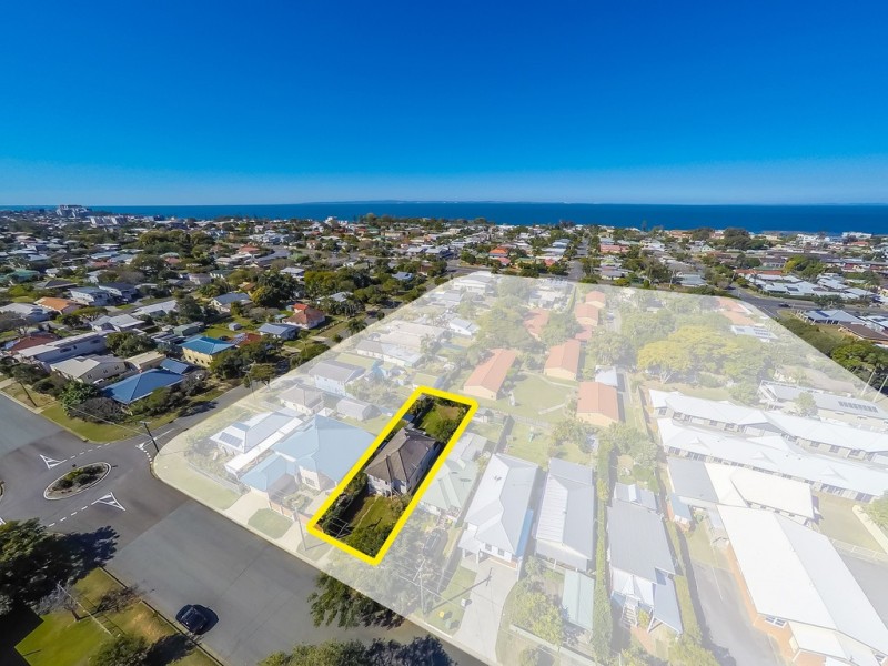 10 Hawthorne Street, Woody Point QLD 4019