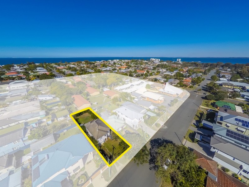 10 Hawthorne Street, Woody Point QLD 4019