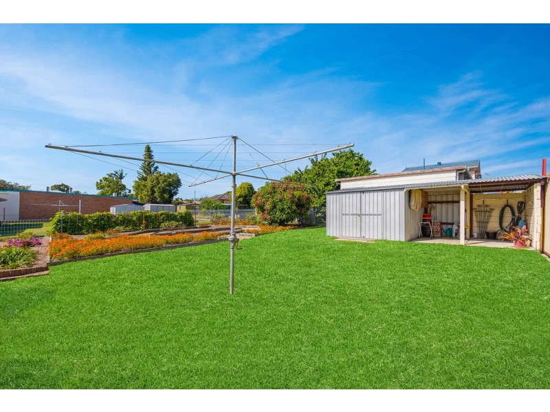 143 Anzac Avenue, Redcliffe QLD 4020