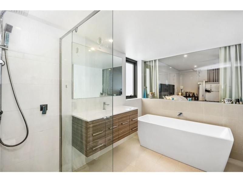 34/36 Woodcliffe Crescent, Woody Point QLD 4019