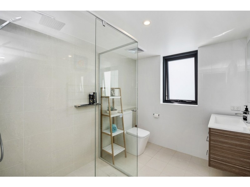 34/36 Woodcliffe Crescent, Woody Point QLD 4019