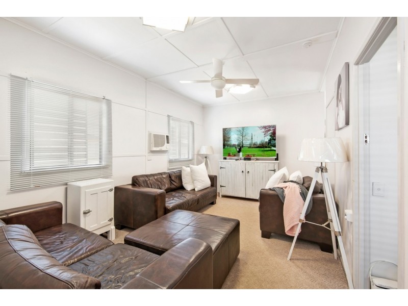 17 Twentieth Avenue, Brighton QLD 4017