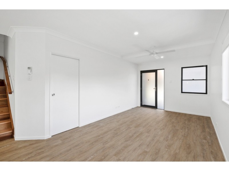 2/32 Hardiman Street, Woody Point QLD 4019