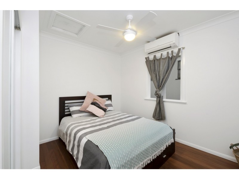 39 Bradfield Street, Brighton QLD 4017