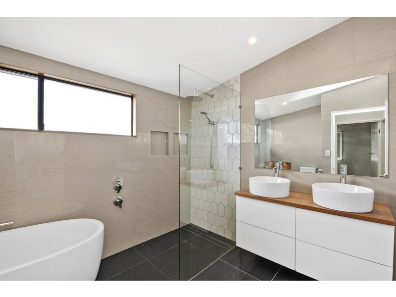17 Laura Street, Clontarf QLD 4019