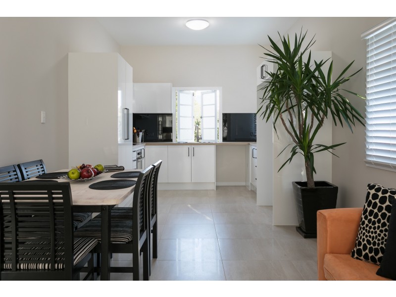 482 Oxley Avenue, Redcliffe QLD 4020