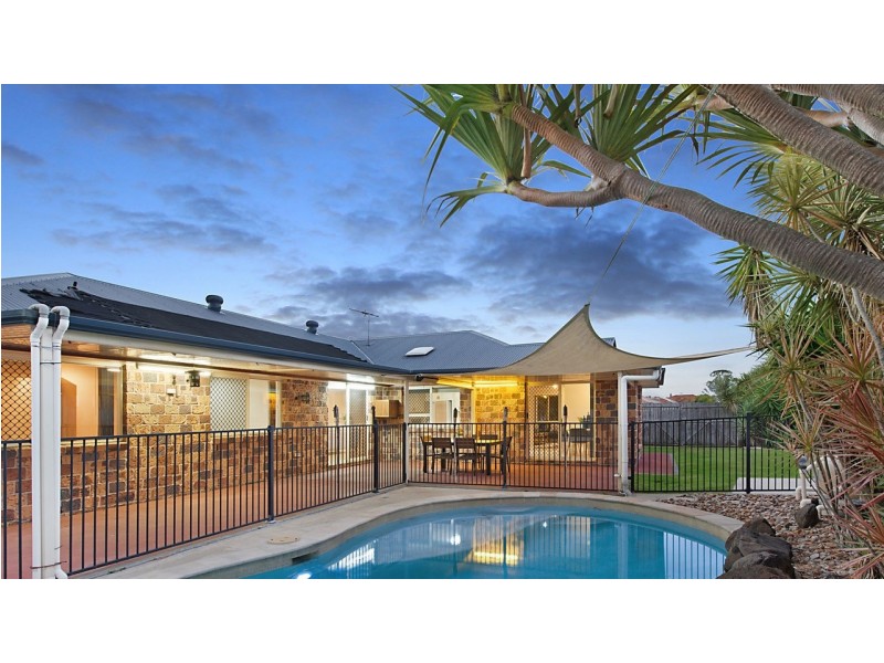 15 Sandwell Crescent, Kippa-ring QLD 4021