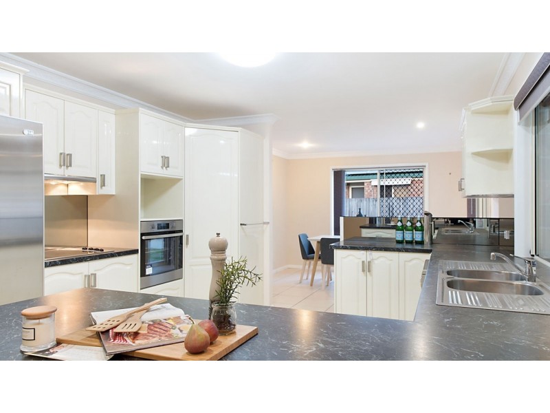 15 Sandwell Crescent, Kippa-ring QLD 4021