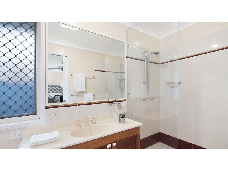 15 Sandwell Crescent, Kippa-ring QLD 4021