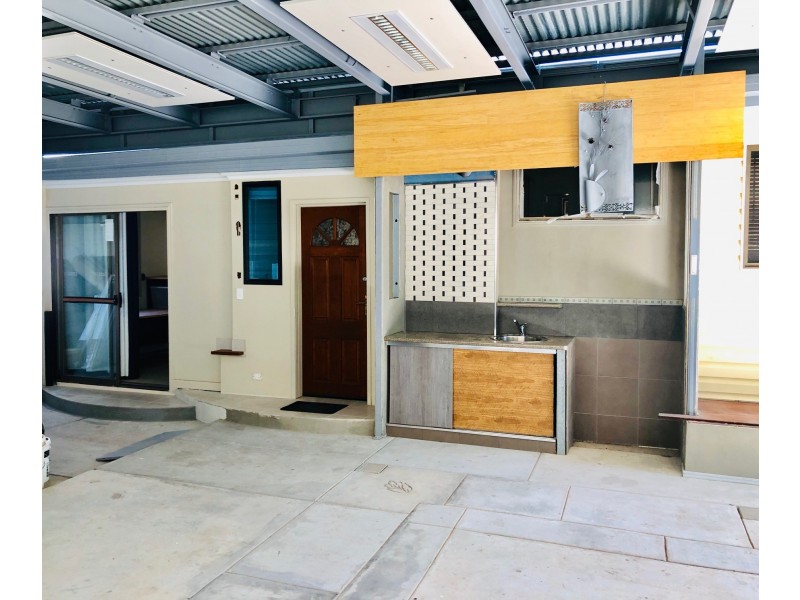 117 Anzac Avenue, Redcliffe QLD 4020