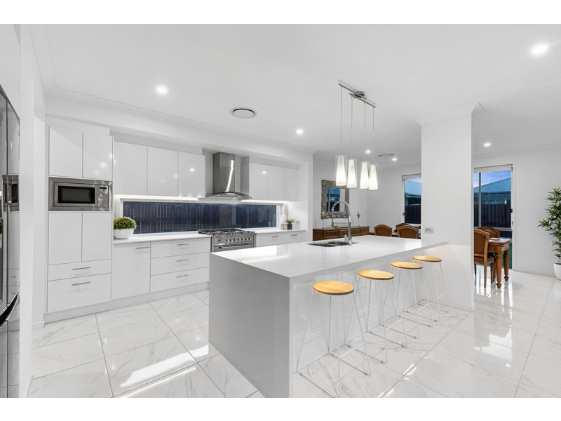 16 Crusade Street, Newport QLD 4020