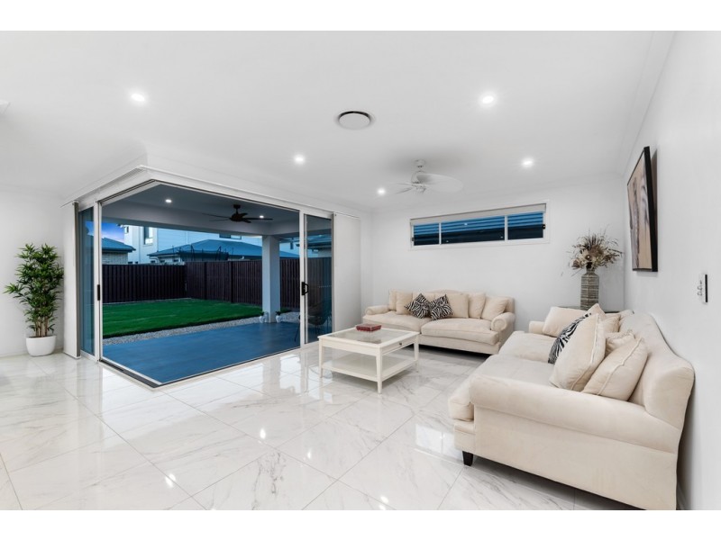 16 Crusade Street, Newport QLD 4020