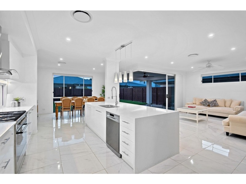 16 Crusade Street, Newport QLD 4020
