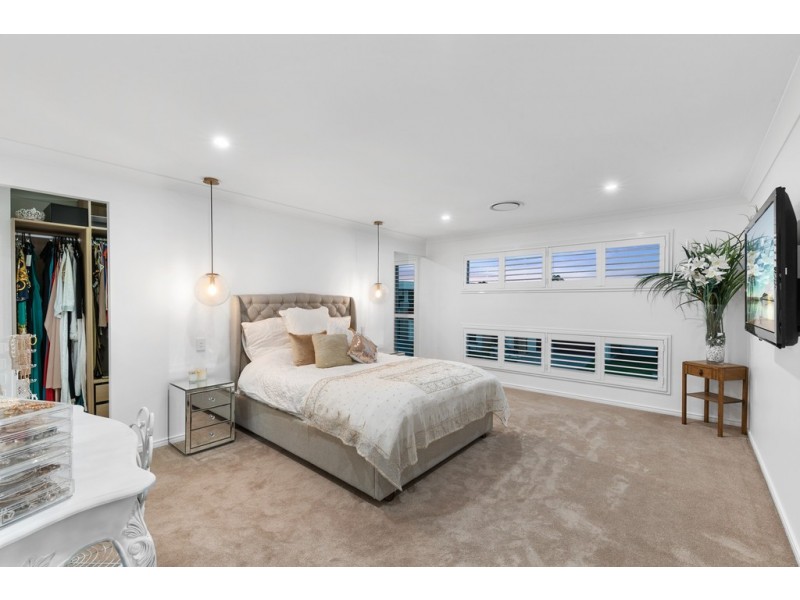 16 Crusade Street, Newport QLD 4020