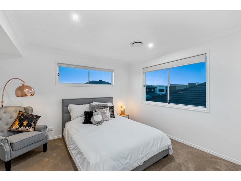 16 Crusade Street, Newport QLD 4020