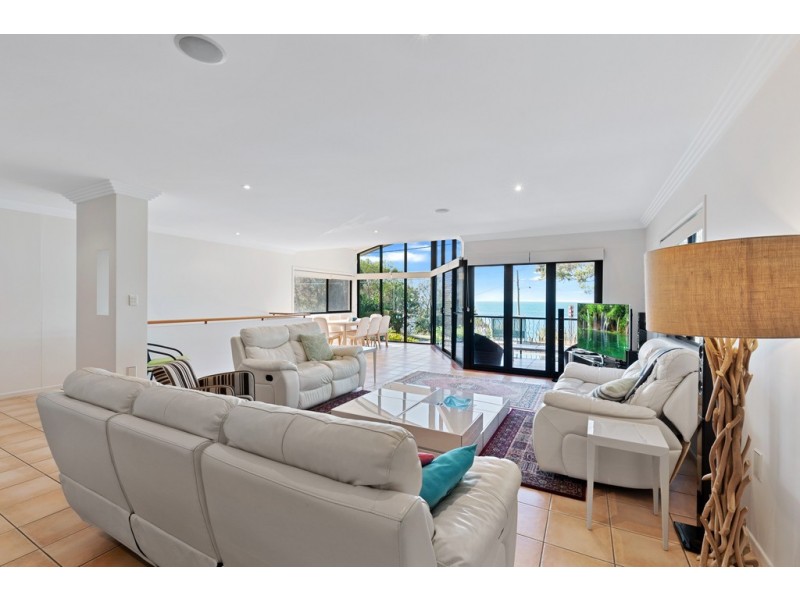 10 Gayundah Esplanade, Woody Point QLD 4019