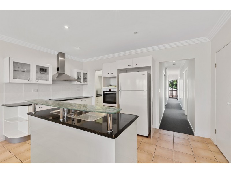 10 Gayundah Esplanade, Woody Point QLD 4019