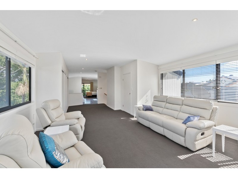 10 Gayundah Esplanade, Woody Point QLD 4019