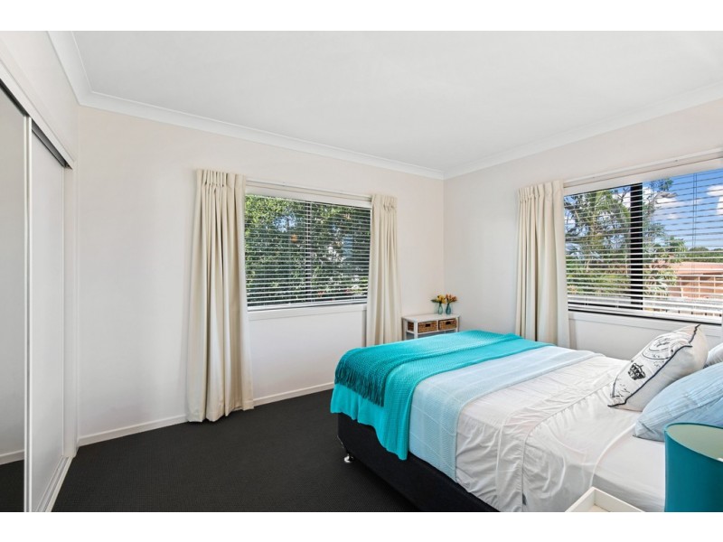 10 Gayundah Esplanade, Woody Point QLD 4019