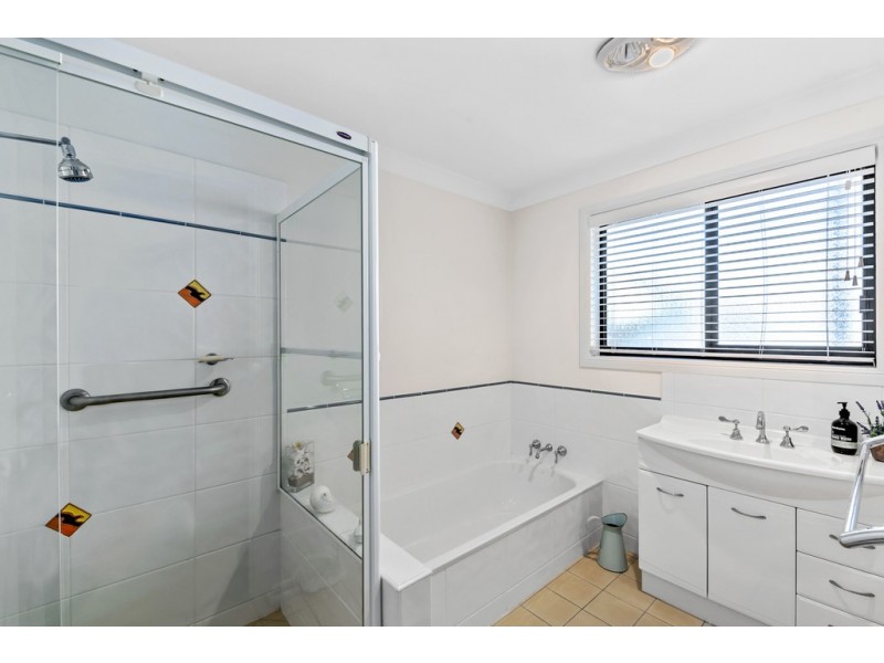 10 Gayundah Esplanade, Woody Point QLD 4019