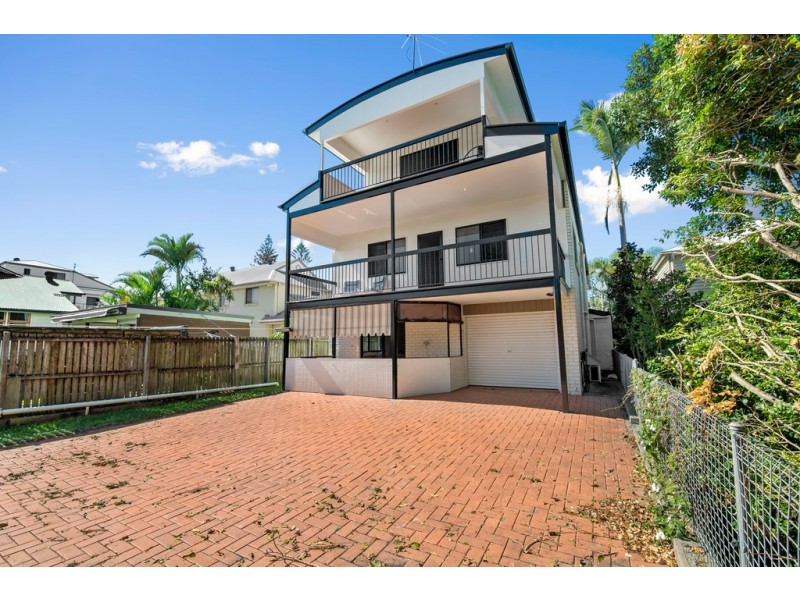 10 Gayundah Esplanade, Woody Point QLD 4019