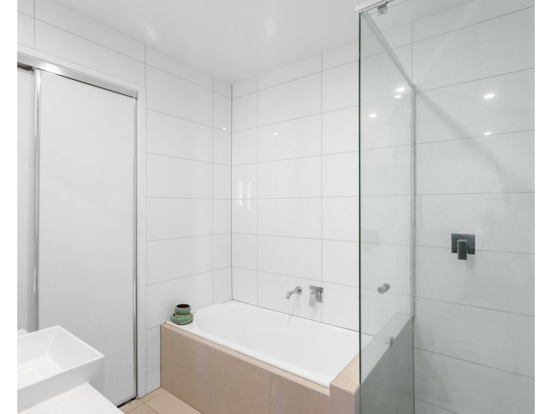 802/81 Sutton Street, Redcliffe QLD 4020