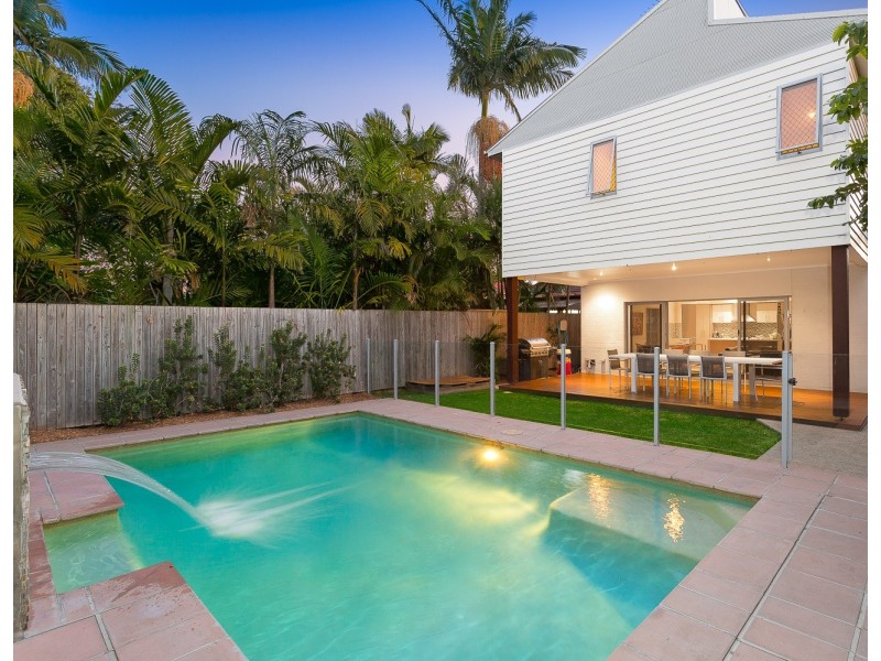 8a Donald Street, Woody Point QLD 4019