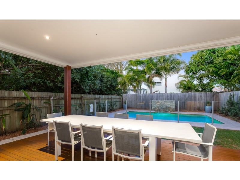 8a Donald Street, Woody Point QLD 4019