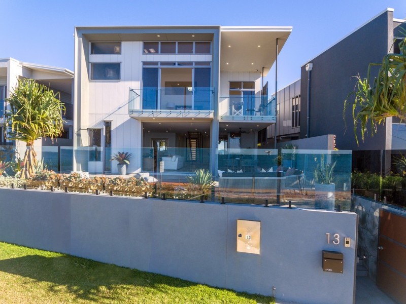 13 Flinders Parade, Scarborough QLD 4020