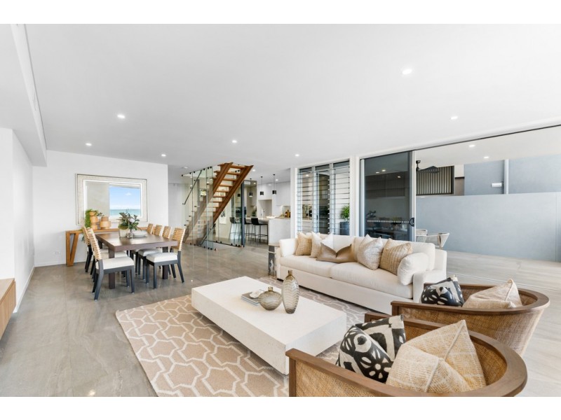 13 Flinders Parade, Scarborough QLD 4020