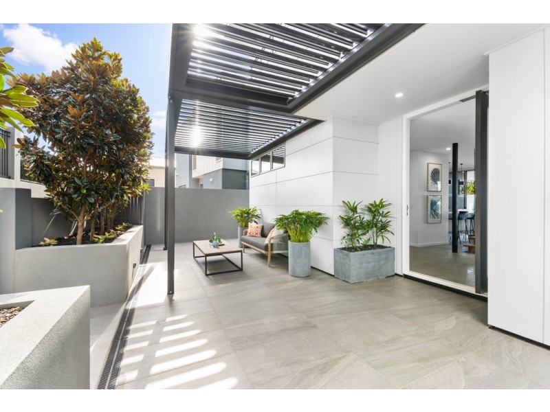 13 Flinders Parade, Scarborough QLD 4020