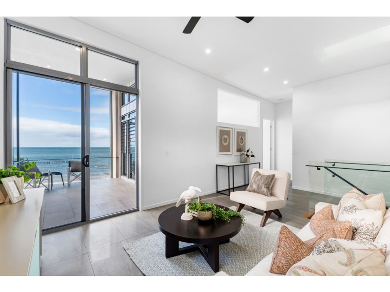 13 Flinders Parade, Scarborough QLD 4020
