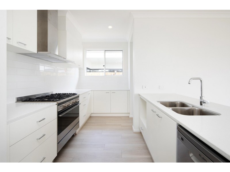 9 Sunrise Street, Newport QLD 4020