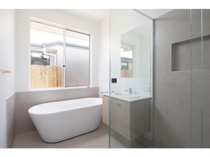 9 Sunrise Street, Newport QLD 4020