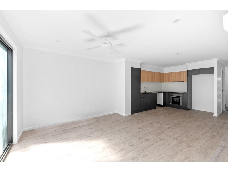 2/15 Bramble Street, Woody Point QLD 4019