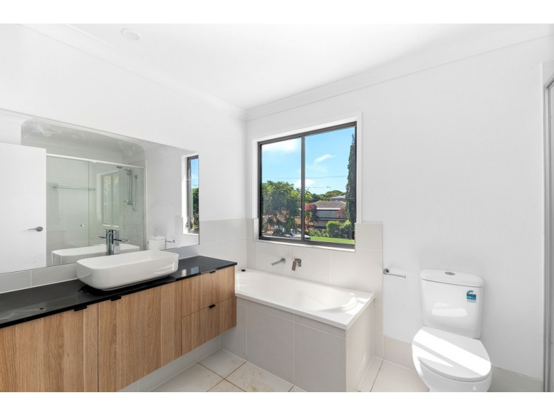 2/15 Bramble Street, Woody Point QLD 4019