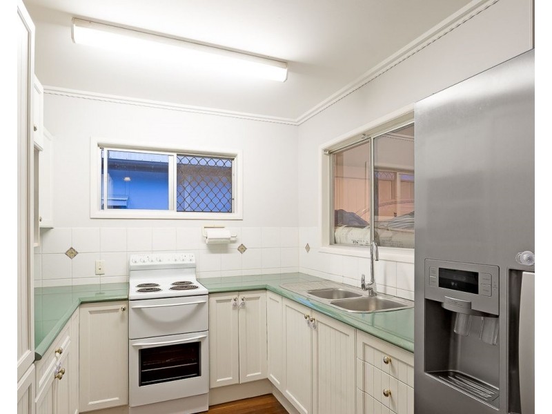 1E Westbrook Street, Woody Point QLD 4019