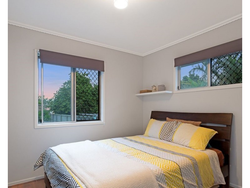 1E Westbrook Street, Woody Point QLD 4019