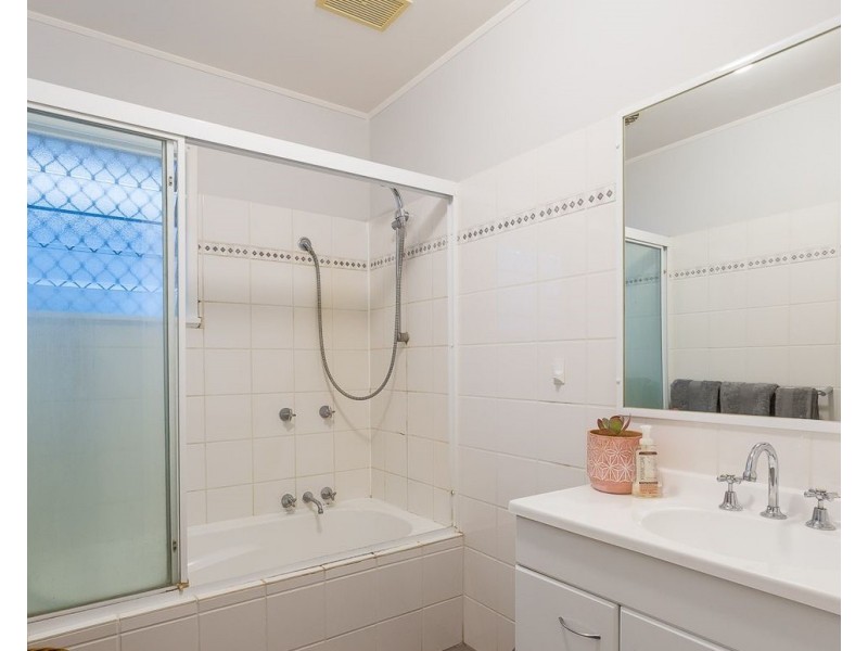 1E Westbrook Street, Woody Point QLD 4019
