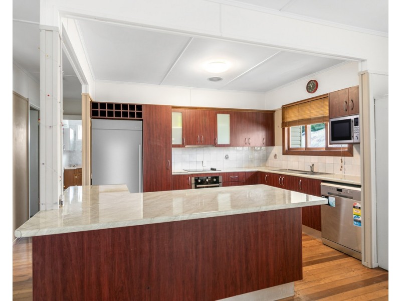 12 Pearl Street, Scarborough QLD 4020