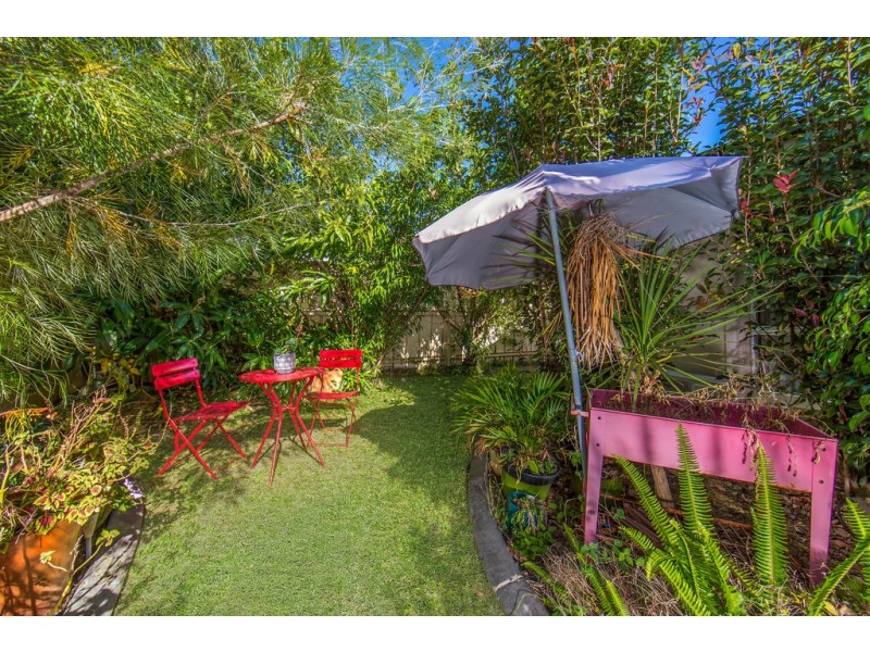 17 Collins Street, Woody Point QLD 4019