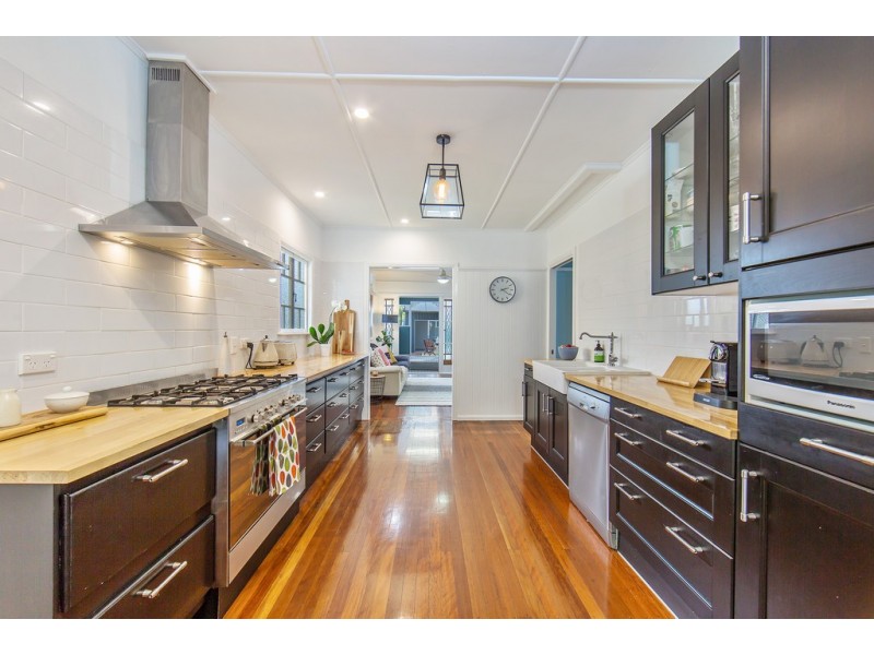 33 Knights Terrace, Margate QLD 4019