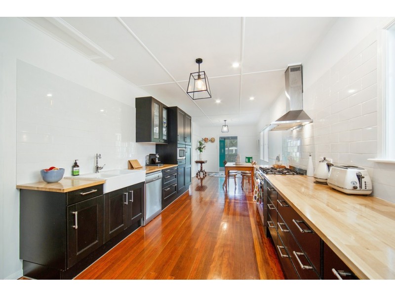 33 Knights Terrace, Margate QLD 4019