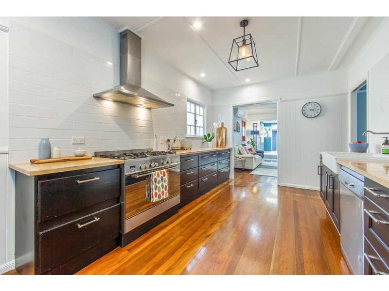 33 Knights Terrace, Margate QLD 4019