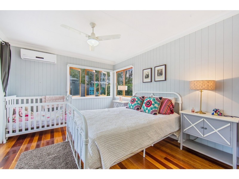 33 Knights Terrace, Margate QLD 4019
