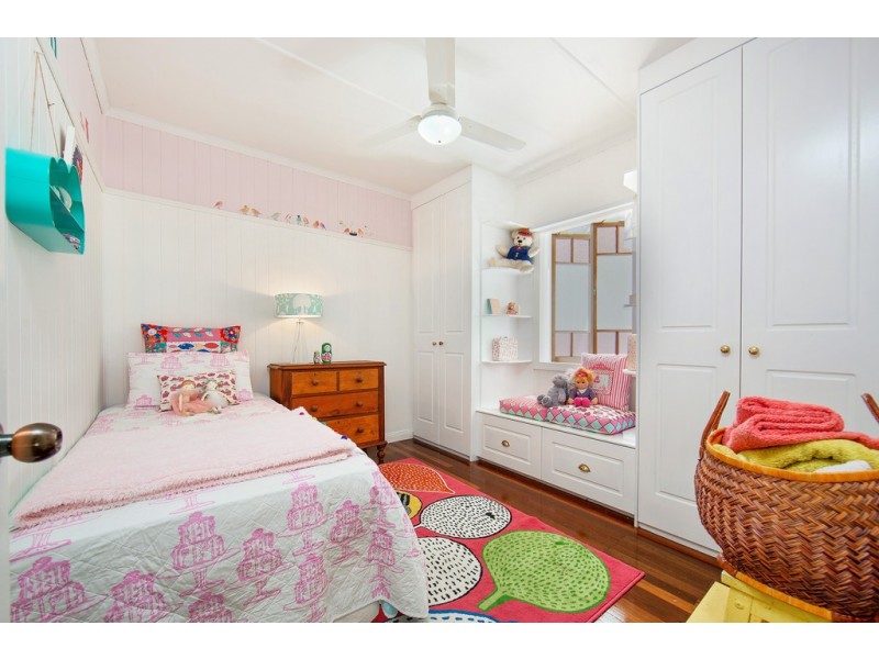 33 Knights Terrace, Margate QLD 4019