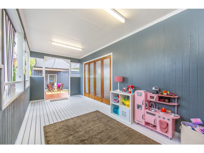 33 Knights Terrace, Margate QLD 4019