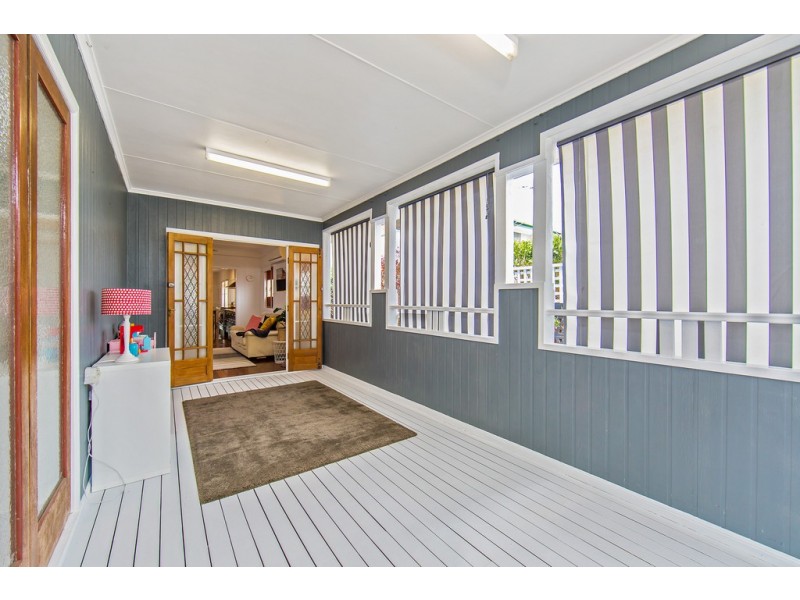 33 Knights Terrace, Margate QLD 4019