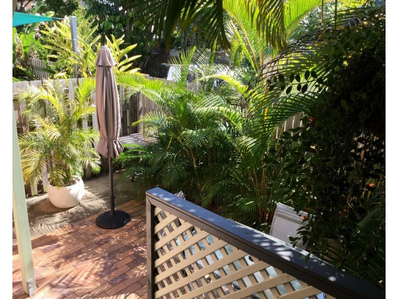 4/25 Annie Street, Woody Point QLD 4019